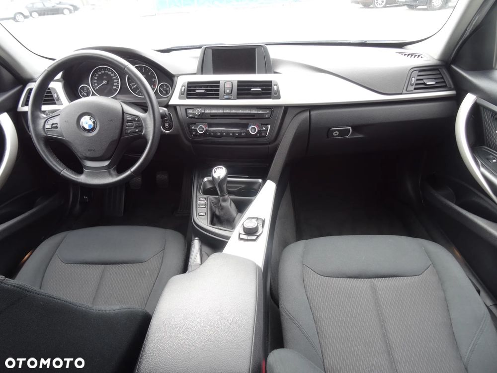 BMW Seria 3 318d - 13