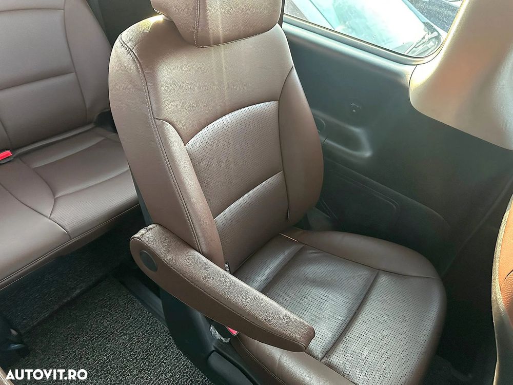 Hyundai H-1 Starex - 12