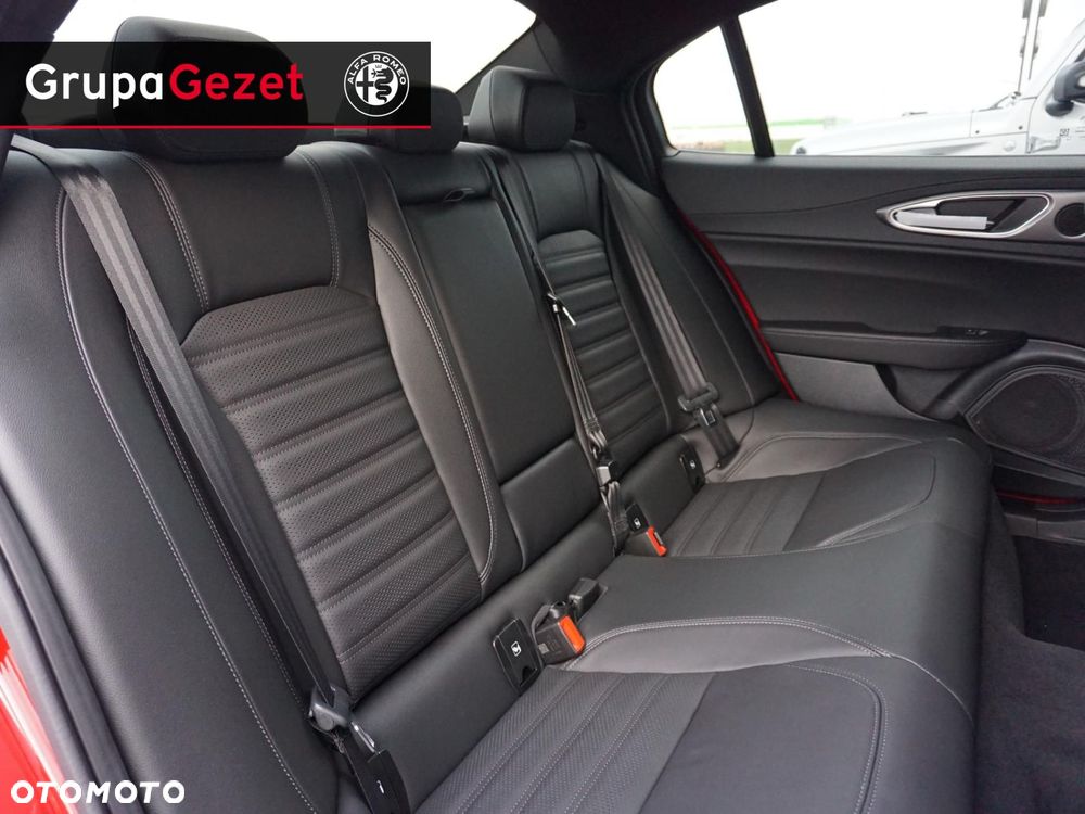 Alfa Romeo Giulia - 8