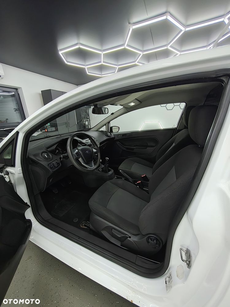 Ford Fiesta - 9
