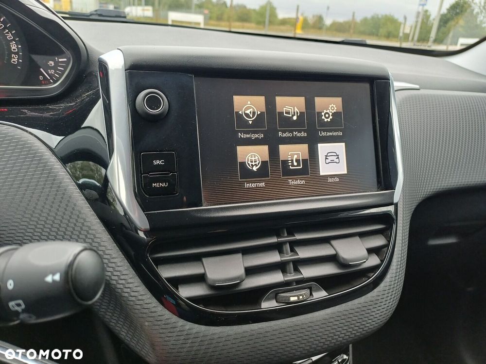 Peugeot 2008 1.2 Pure Tech Allure S&S - 17