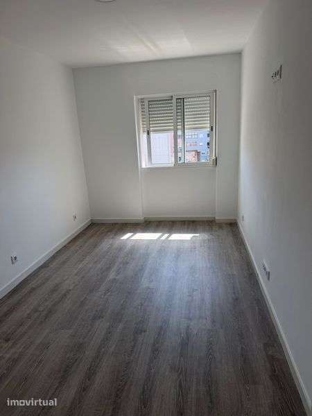 Vende se T2 com Arrecadação na Baixa da Banheira - Grande imagem: 3/11