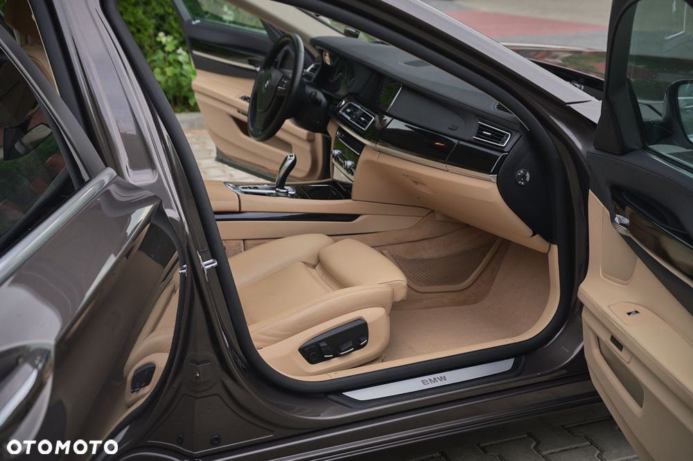BMW Seria 7 750d xDrive - 23