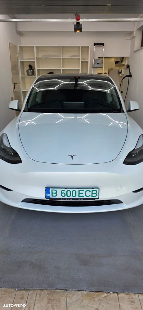 TESLA Model Y 2023 — imagine 40