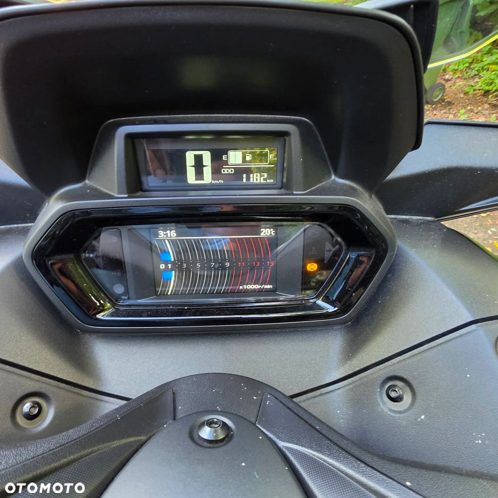 Yamaha Tmax - 6
