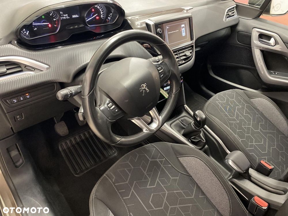 Peugeot 2008 1.2 Pure Tech Active S&S - 10