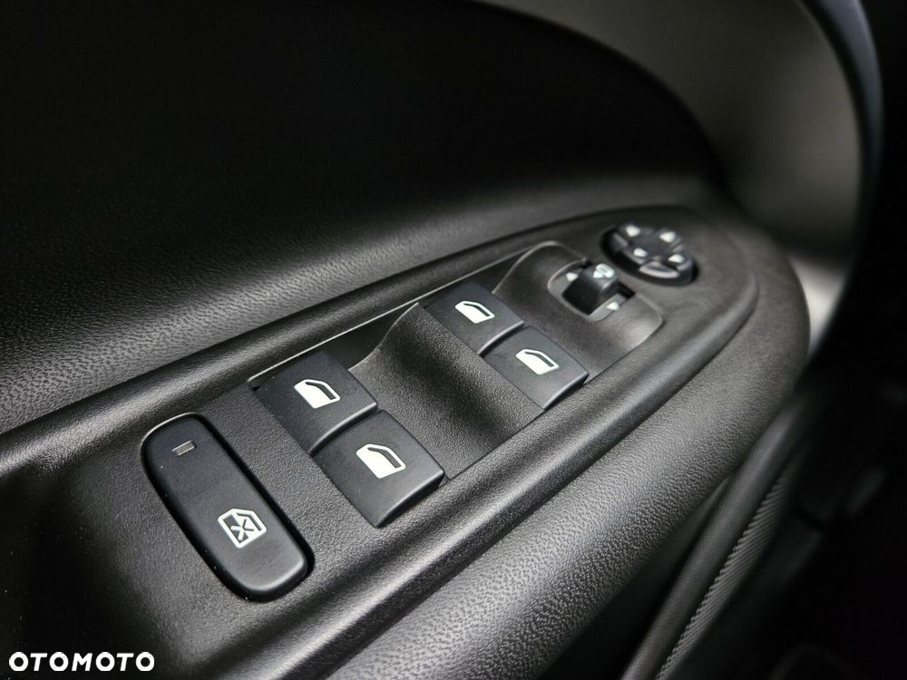 Jeep Avenger 1.2 GSE T3 Altitude Winter Edition FWD - 28