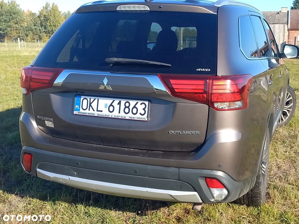 Mitsubishi Outlander - 10