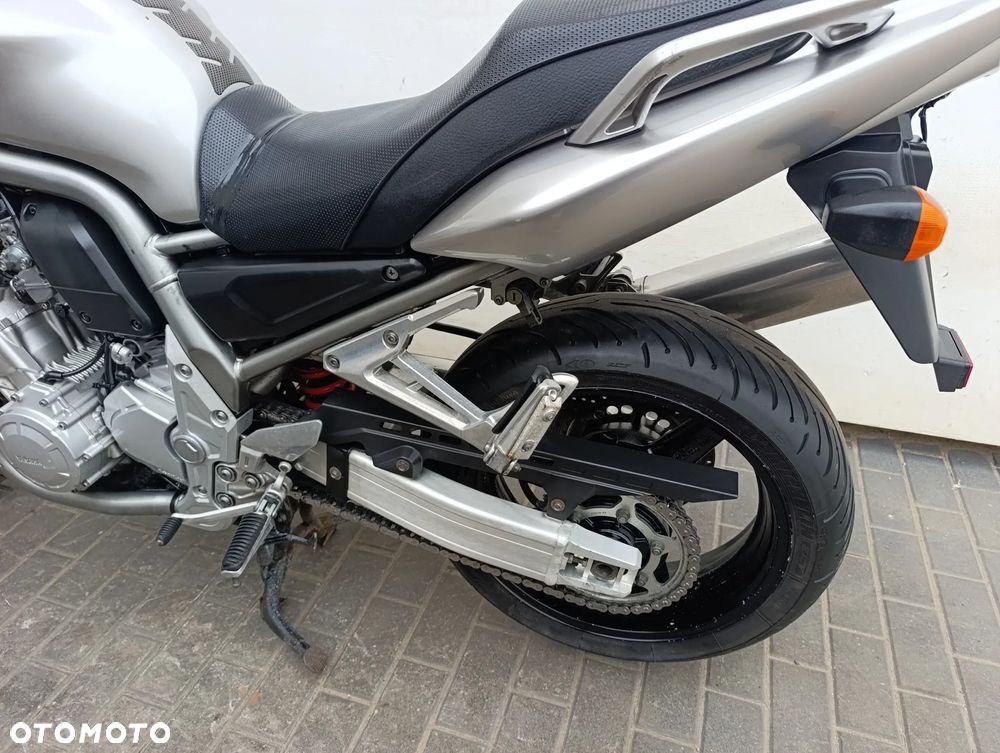 Yamaha FZS - 17