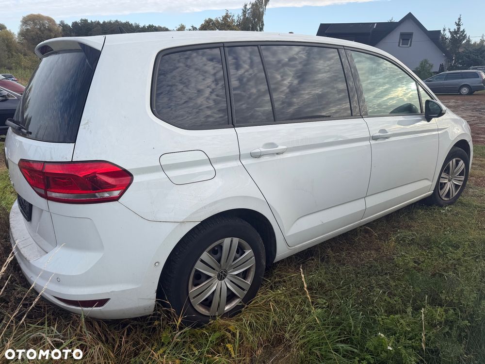 Volkswagen Touran - 4