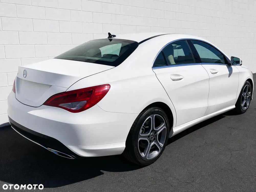 Mercedes-Benz CLA 250 4-Matic AMG Line - 9