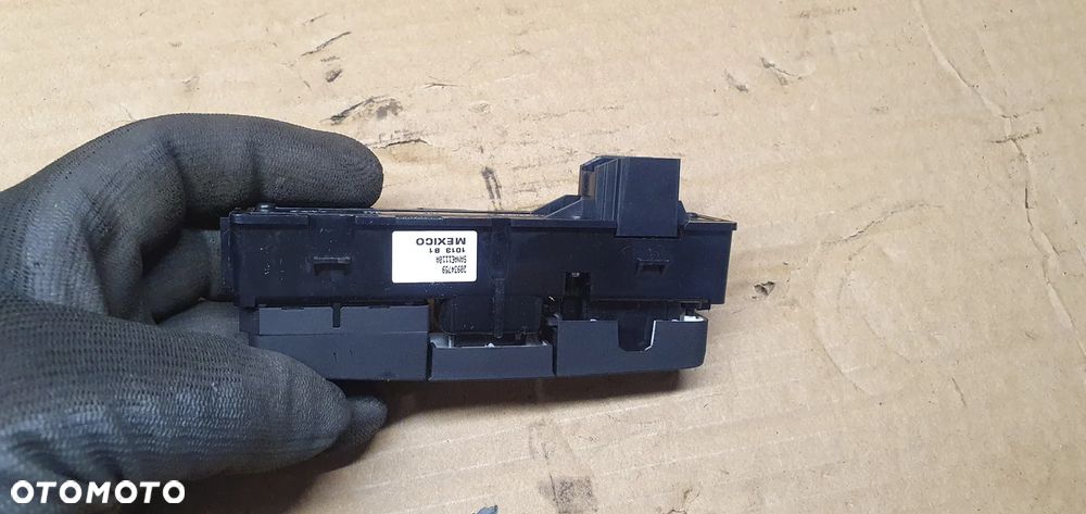 Włącznik awaryjnych centralnego zamka Opel Zafira C 20934759 - 3