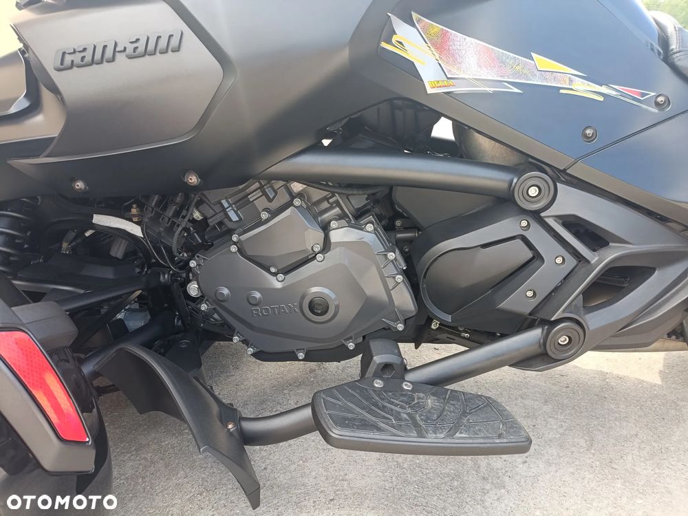 Can-Am Spyder - 37