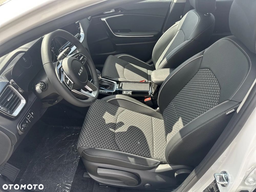 Kia XCeed 1.5 T-GDI Business Line DCT - 12