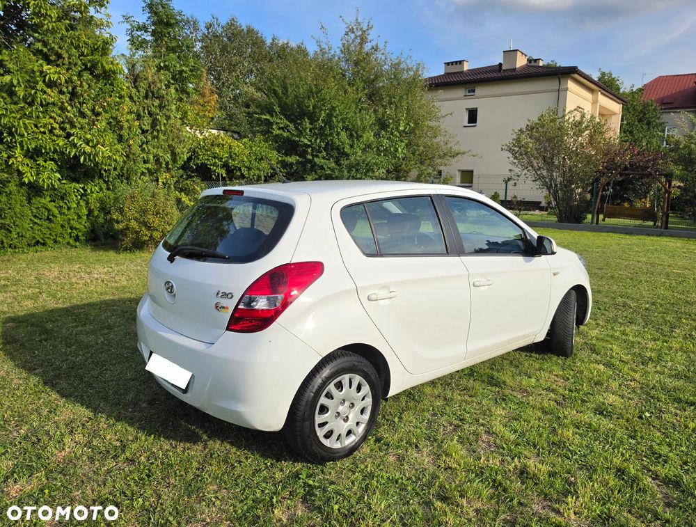 Hyundai i20 1.2 FIFA WM Edition - 17