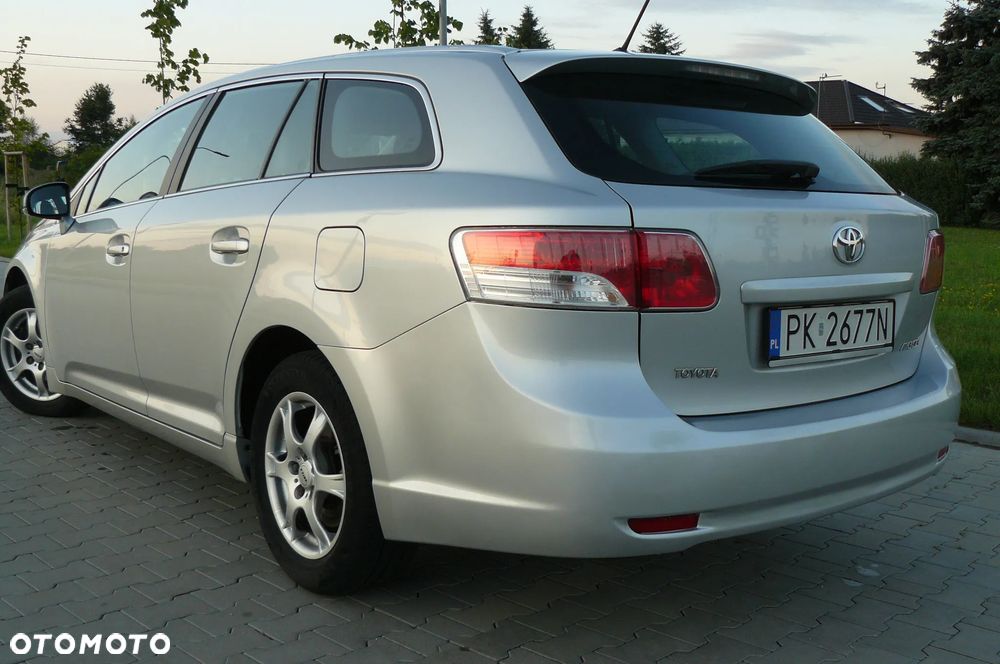 Toyota Avensis - 8