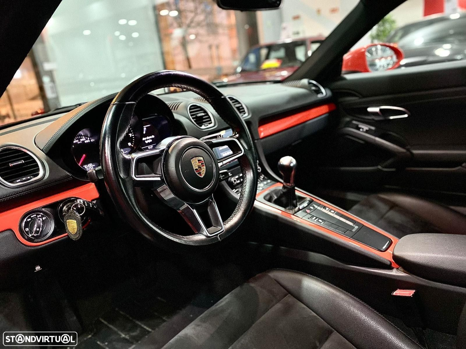 Porsche 718 Cayman 2.0 T - 18