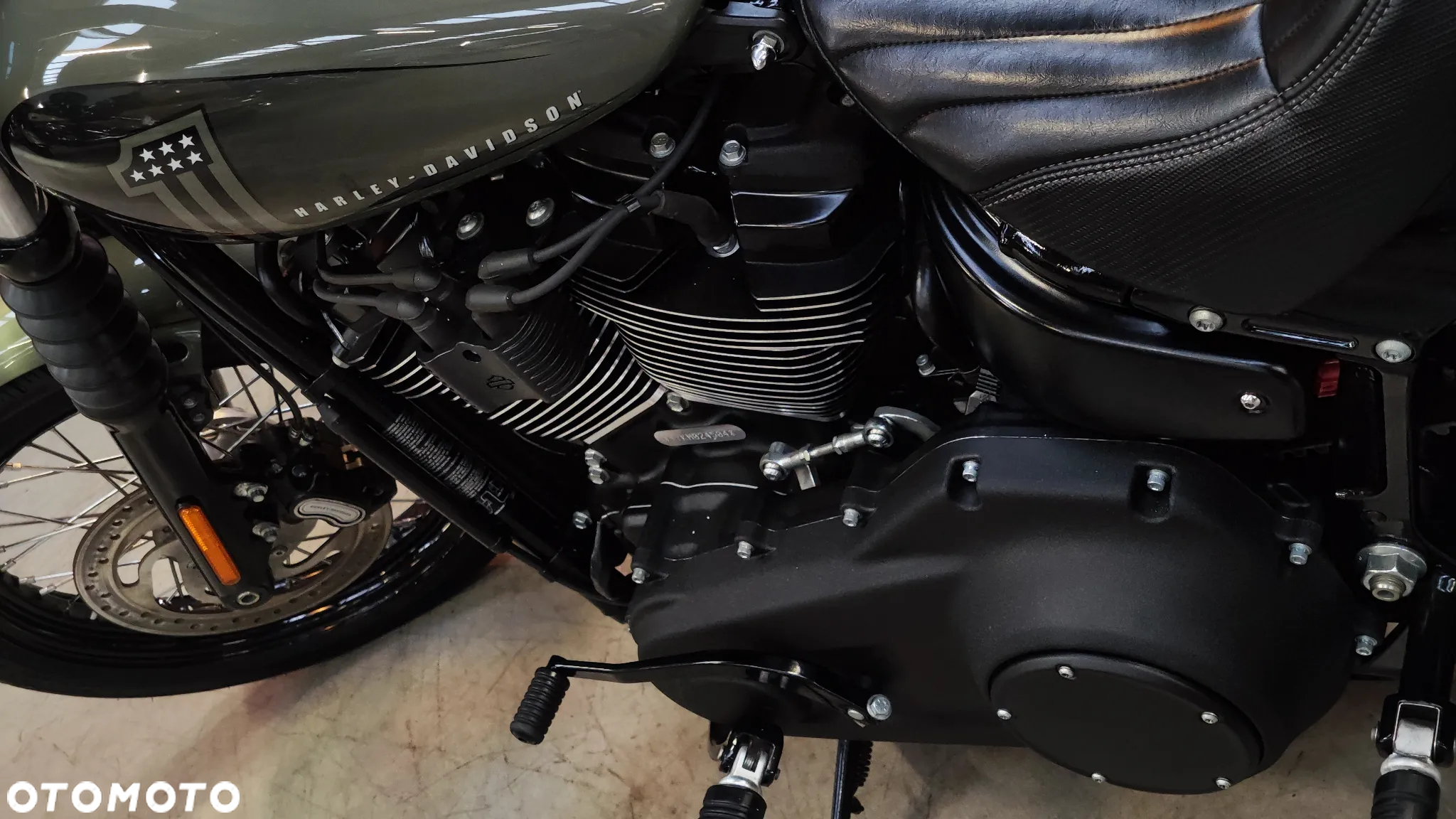 Harley-Davidson Softail Street Bob - 28