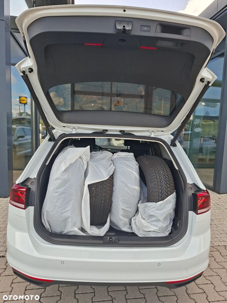 Volkswagen Passat - 25