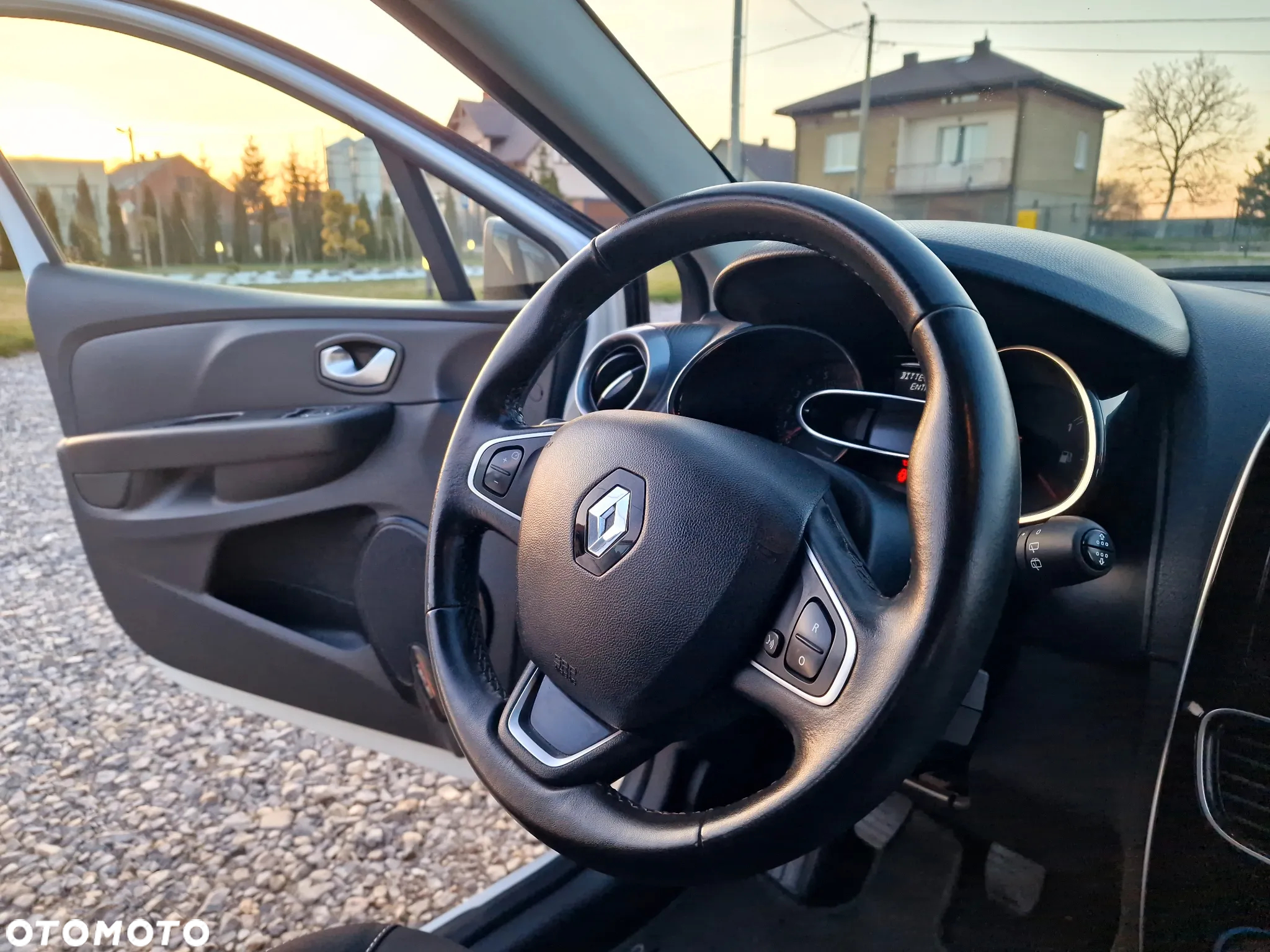 Renault Clio 1.2 16V Limited - 12