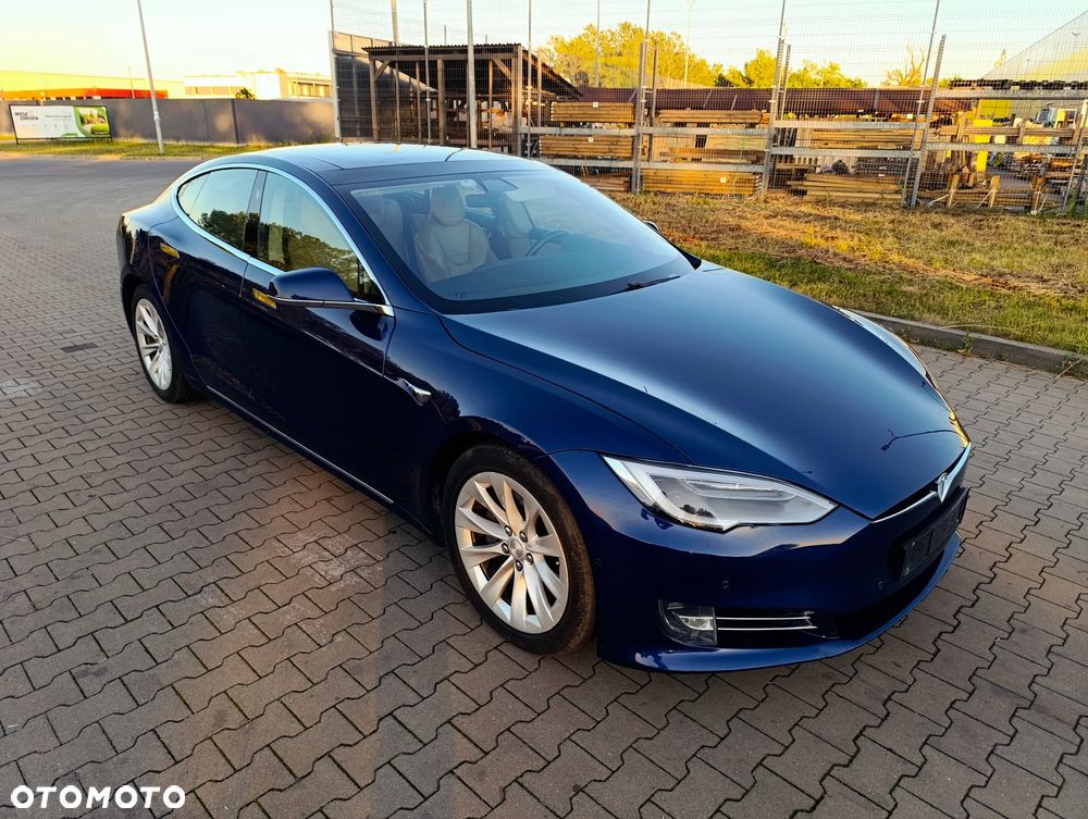 Tesla Model S - 26