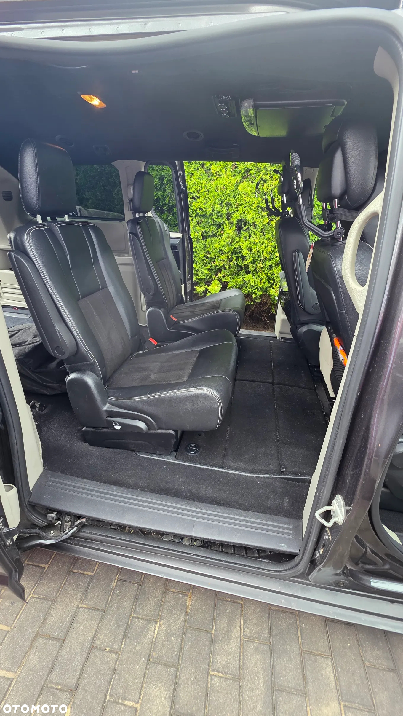Dodge Grand Caravan - 14