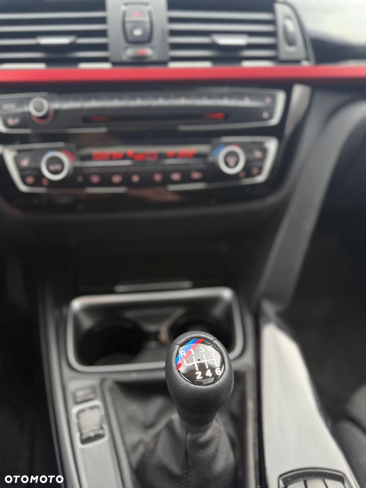 BMW Seria 3 320i Sport Line - 11