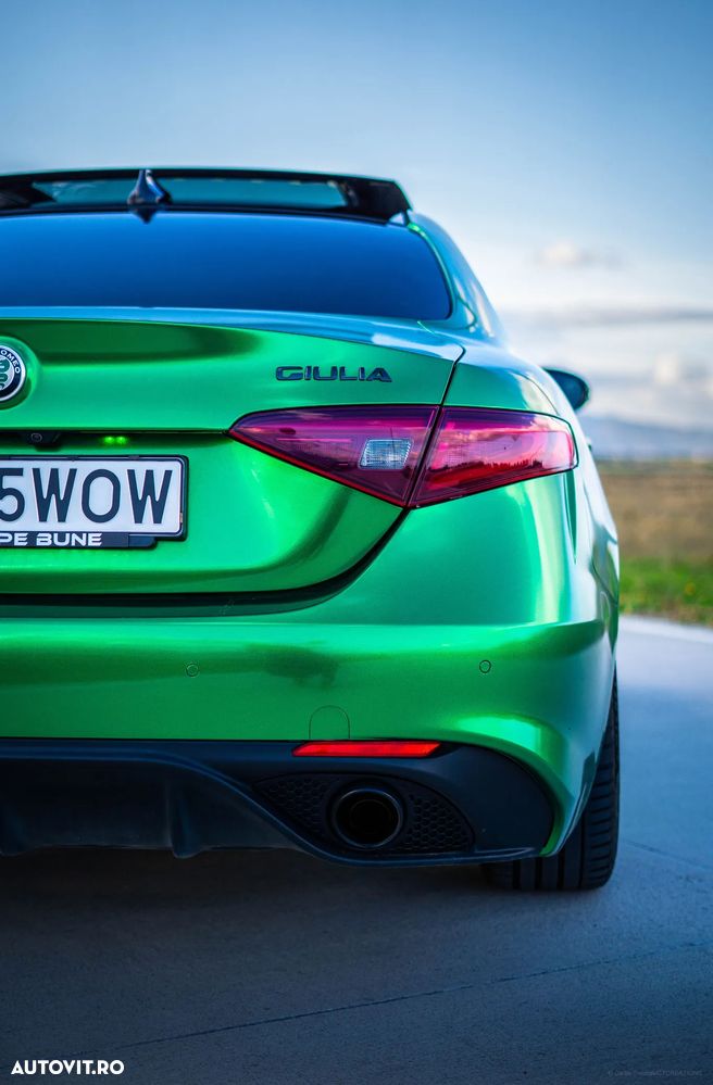 Alfa Romeo Giulia 2.0 Turbo 16V AT8-Q4 Estrema - 16