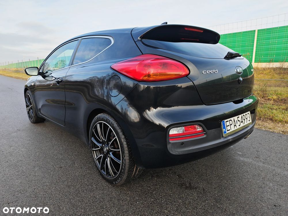 Kia Ceed - 11