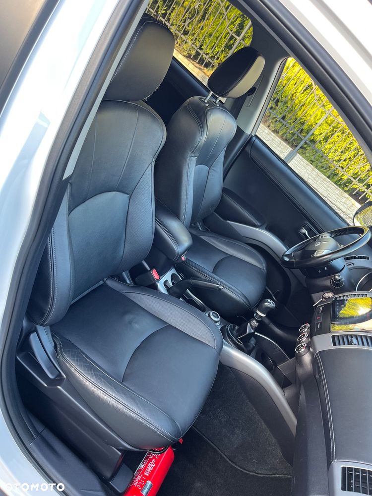 Mitsubishi Outlander 2.2 DID Intense + 4WD - 21