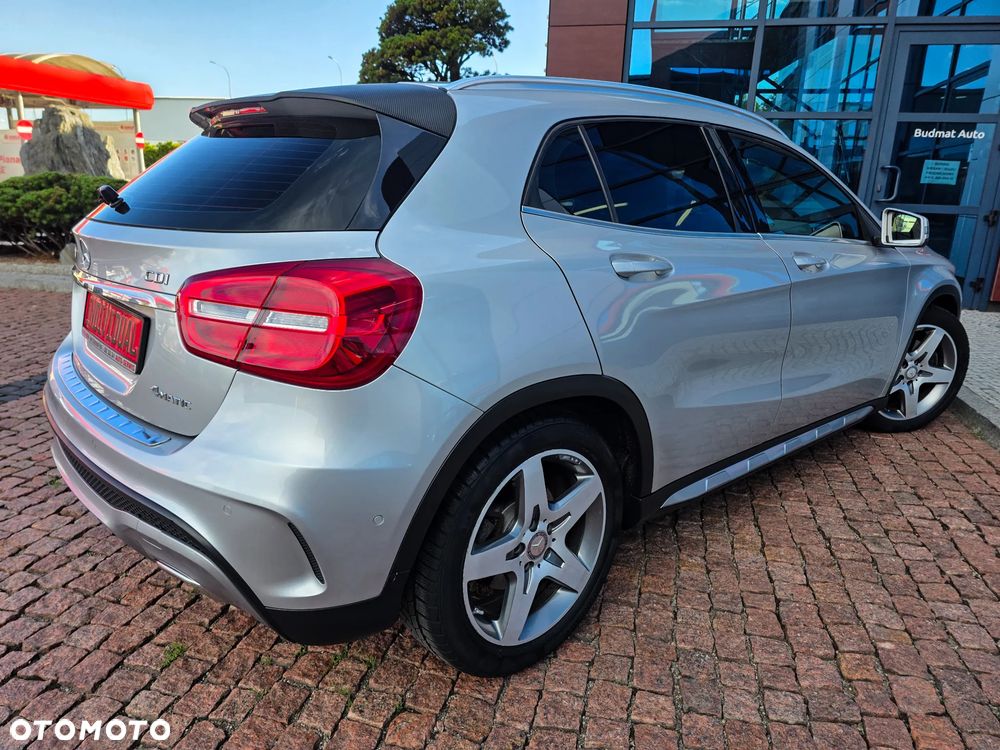Mercedes-Benz GLA 220 CDI 4Matic 7G-DCT AMG Line - 16
