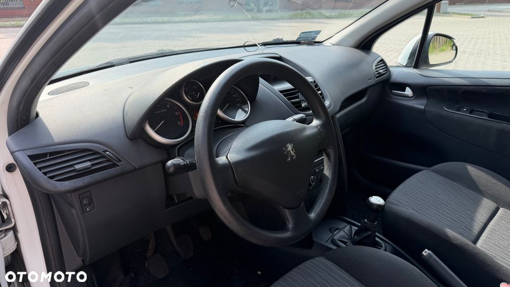 Peugeot 207 - 6
