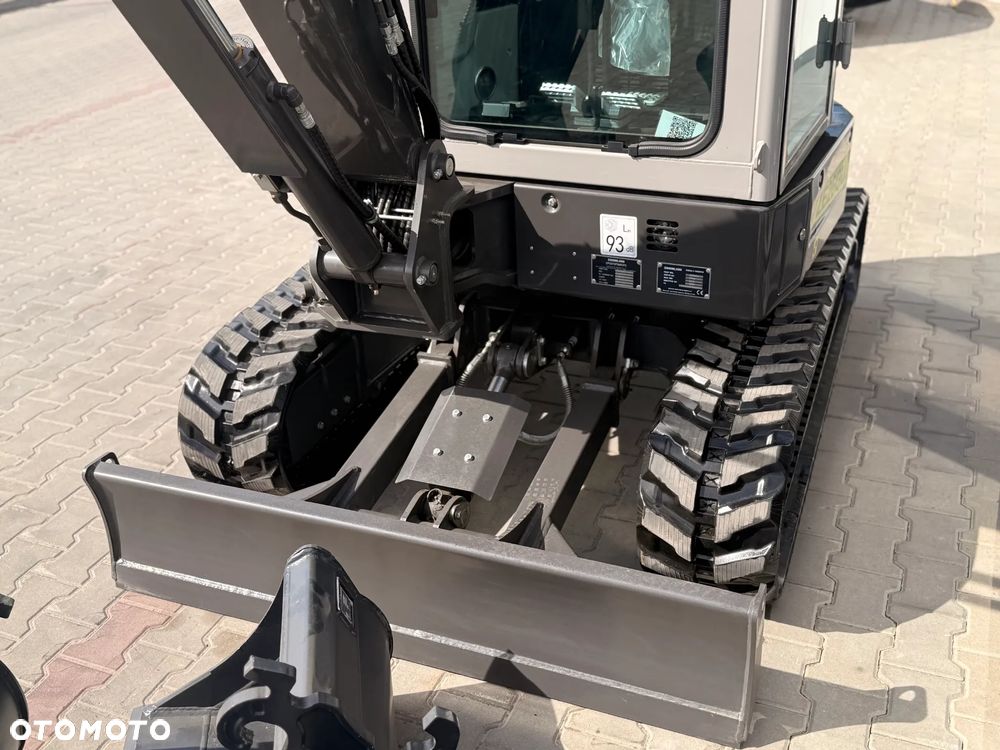 Zoomlion ZE26GU | FABRYCZNIE NOWA | Silnik KUBOTA | 3 ŁYŻKI | SZYBKOZŁĄCZE HYDRAULICZNE | ZE27GU - 8