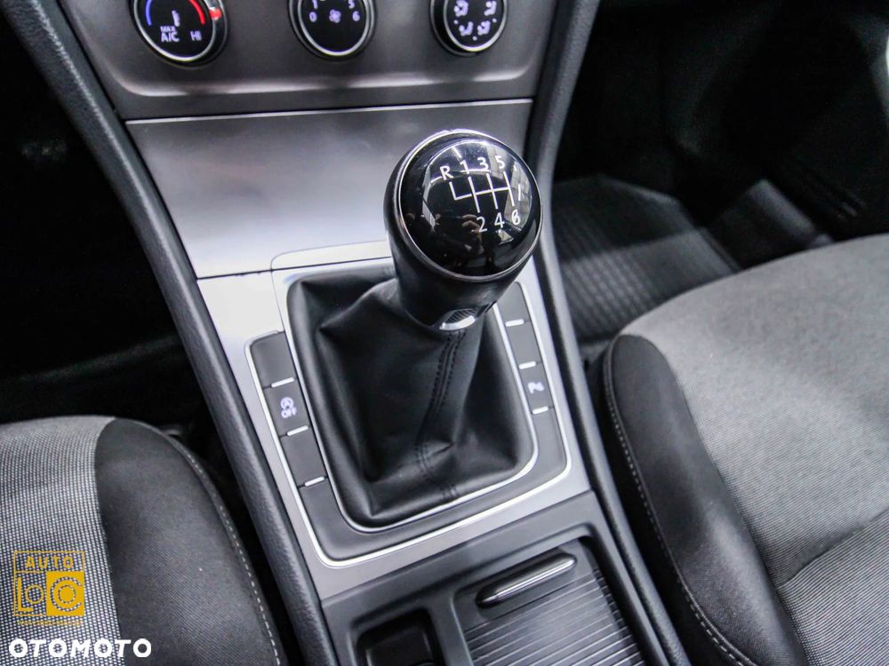 Volkswagen Golf 1.2 TSI BMT Comfortline - 23