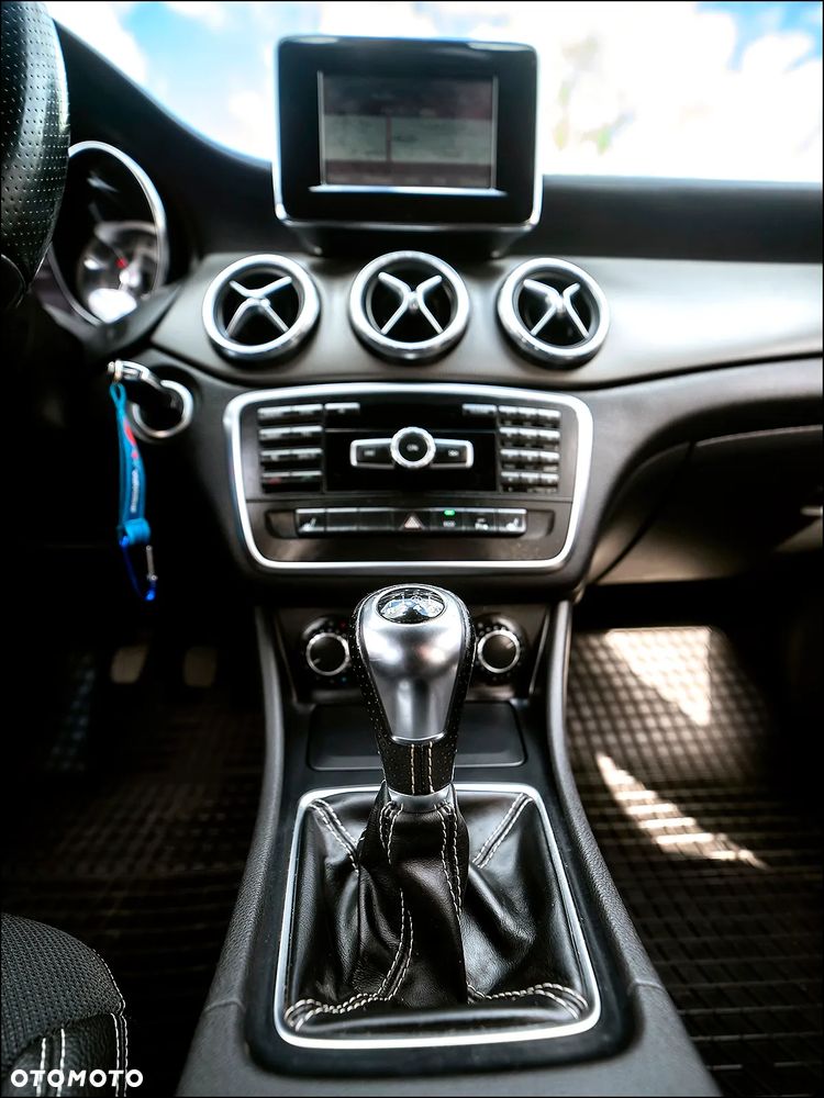 Mercedes-Benz CLA - 25