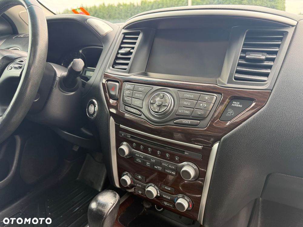 Nissan Pathfinder - 10