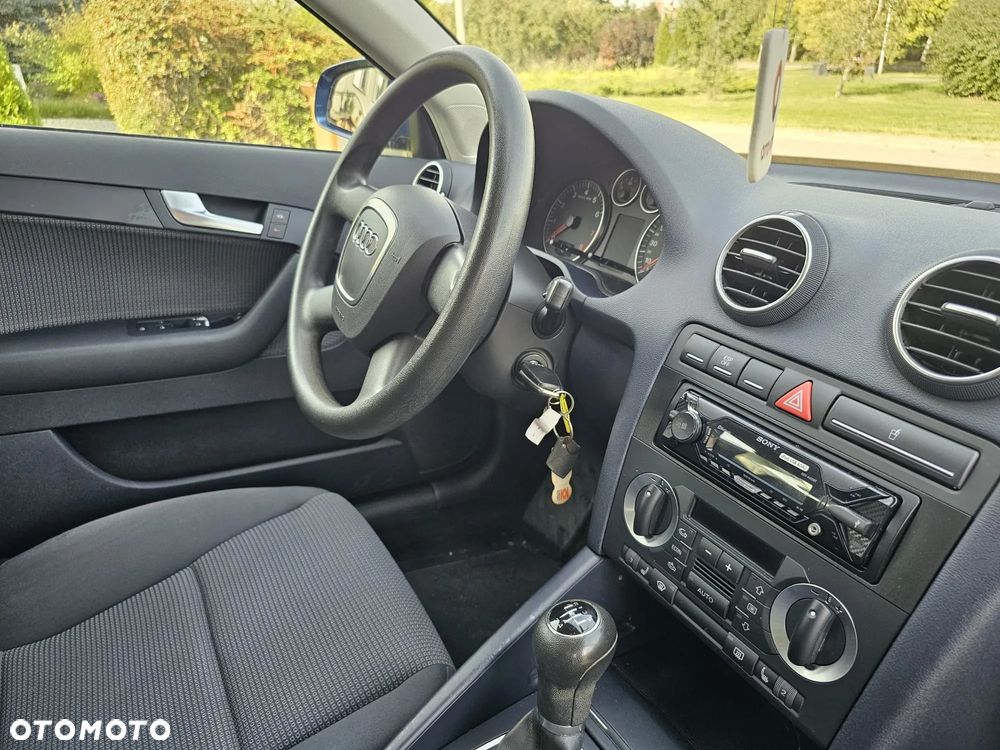 Audi A3 Sportback 1.6 Ambiente - 27