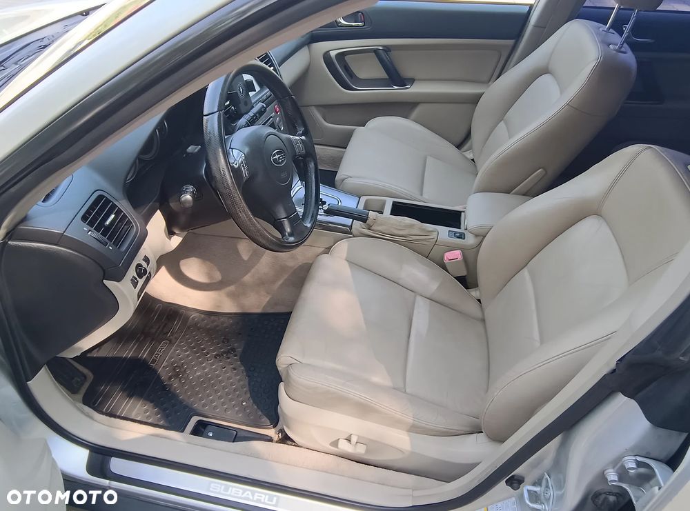 Subaru Outback 3.0 H6 - 24