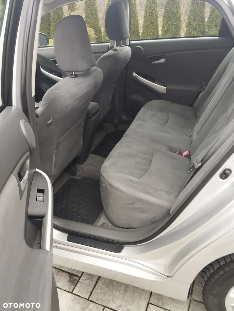 Toyota Prius (Hybrid) Comfort - 16