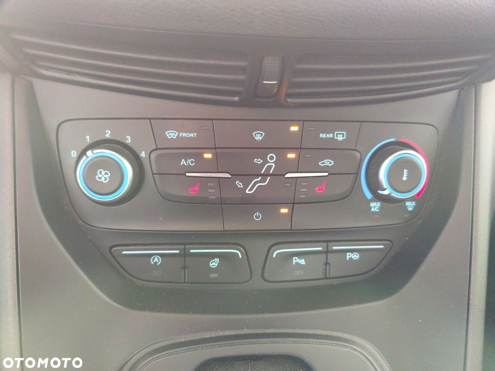Ford Grand C-MAX - 23