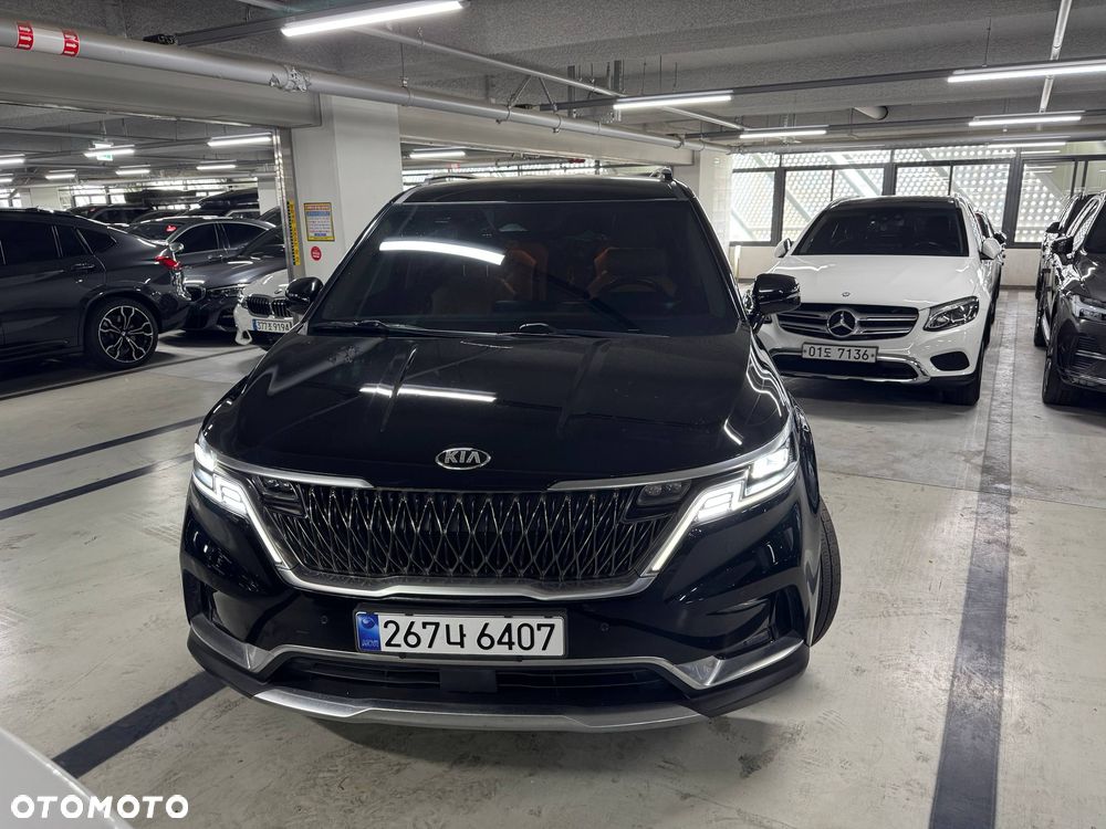 Kia Carnival - 1