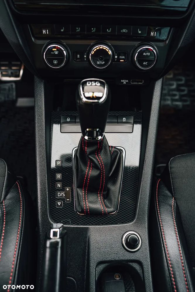 Skoda Octavia 2.0 TDI DSG RS - 18