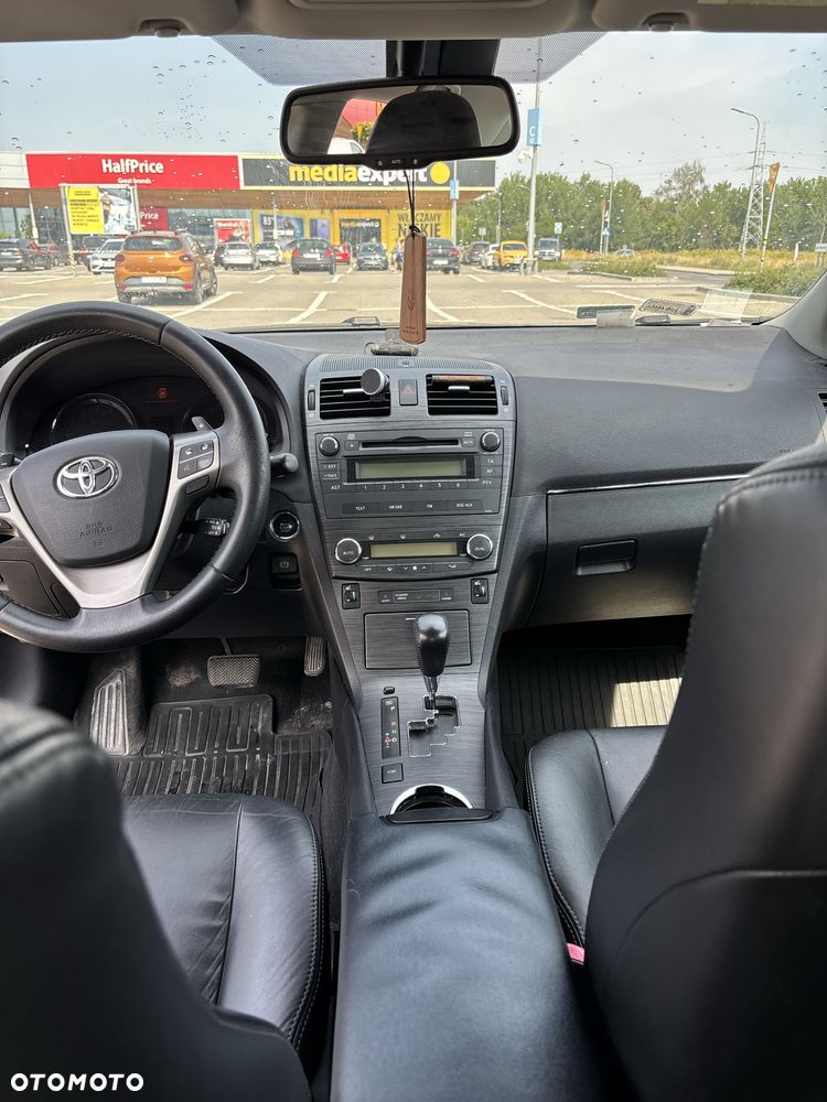 Toyota Avensis - 8