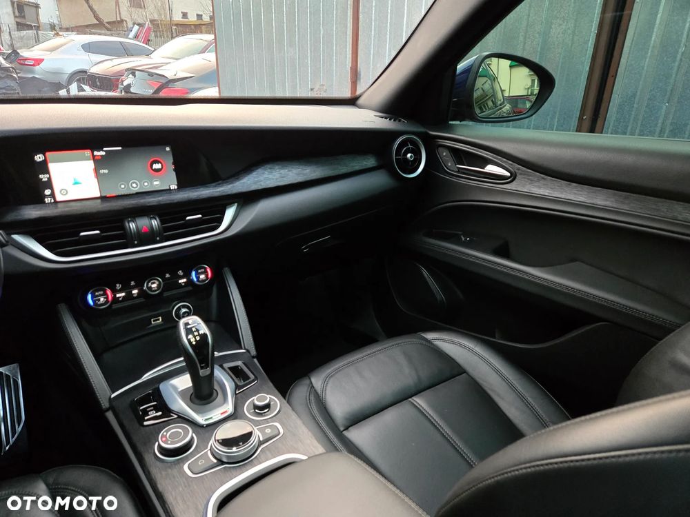Alfa Romeo Stelvio 2.0 Turbo 16V AT8-Q4 Sprint - 25