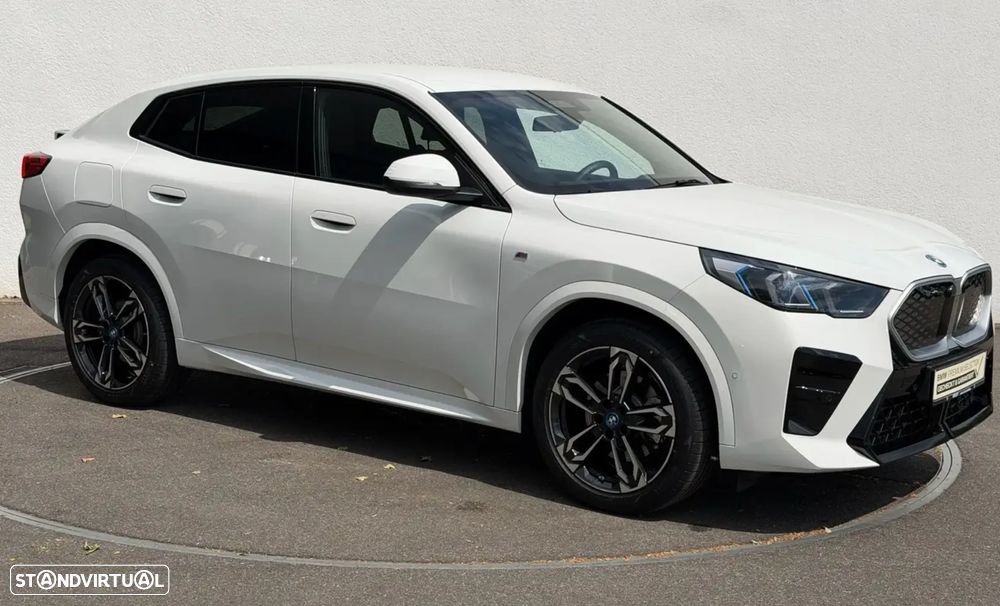 BMW iX2 eDrive20 Edição Desportiva M - 1
