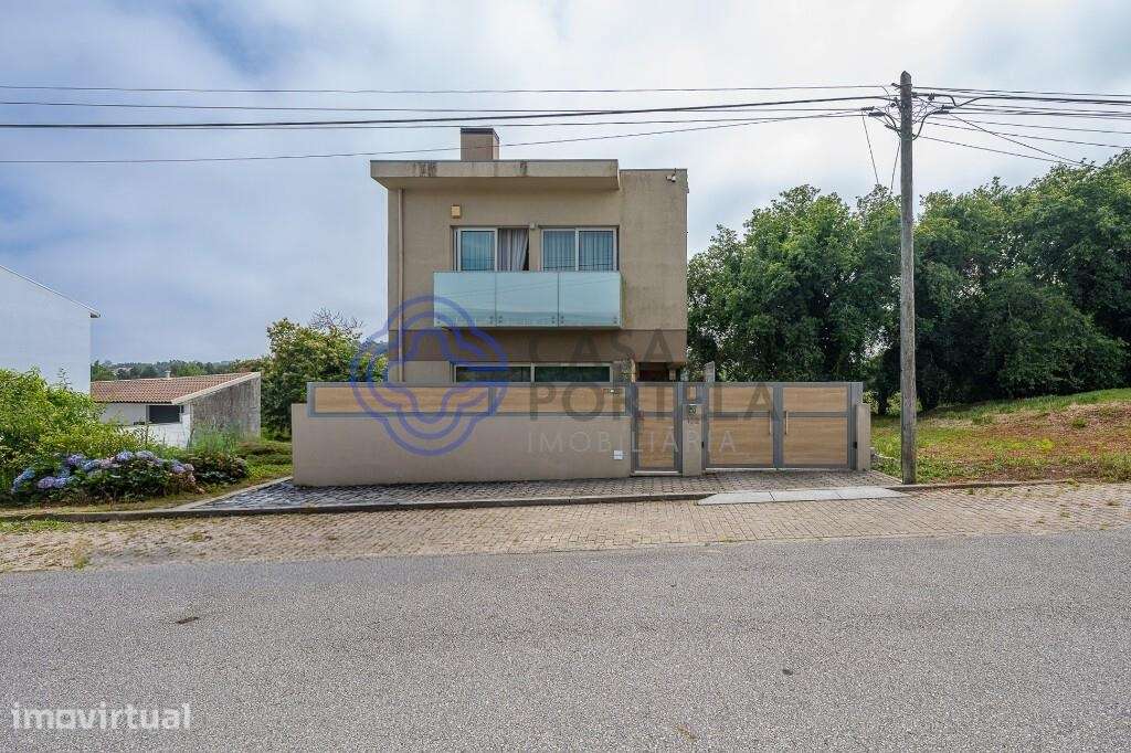 Moradia T3+1 com Espaço Exterior e Excelentes Acessos | Vilar de Andor - Grande imagem: 2/51