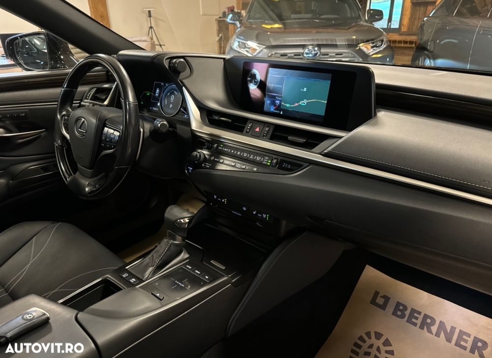 Lexus Seria ES 300h 2.5 TNGA HV 25H- 4X2 CVT Executive - 14