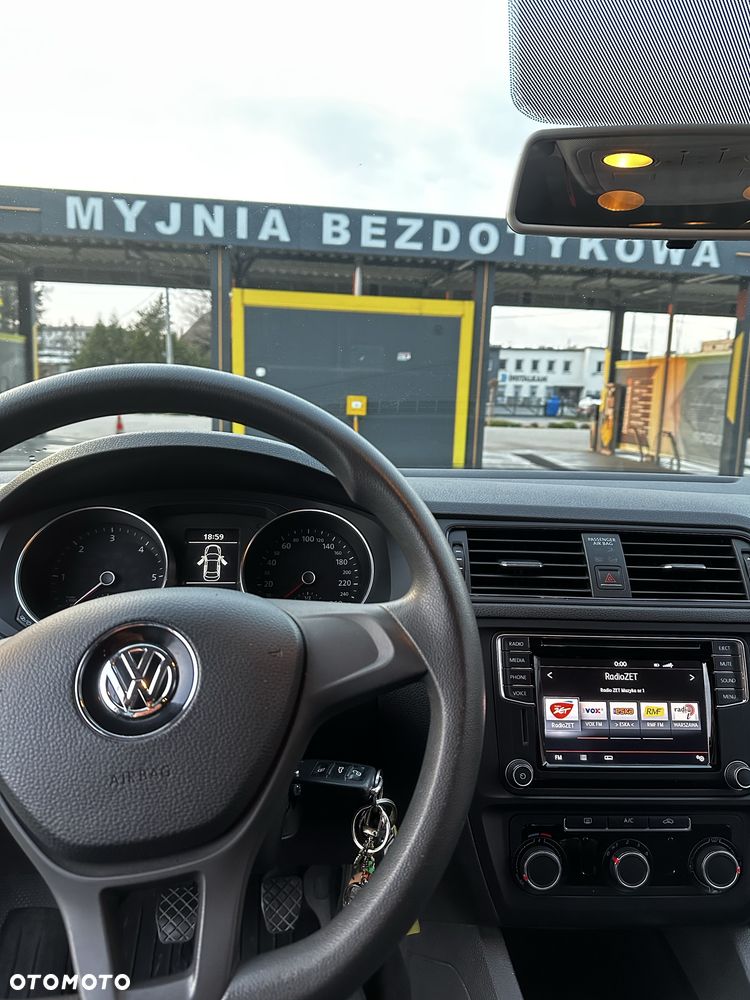 Volkswagen Jetta - 2