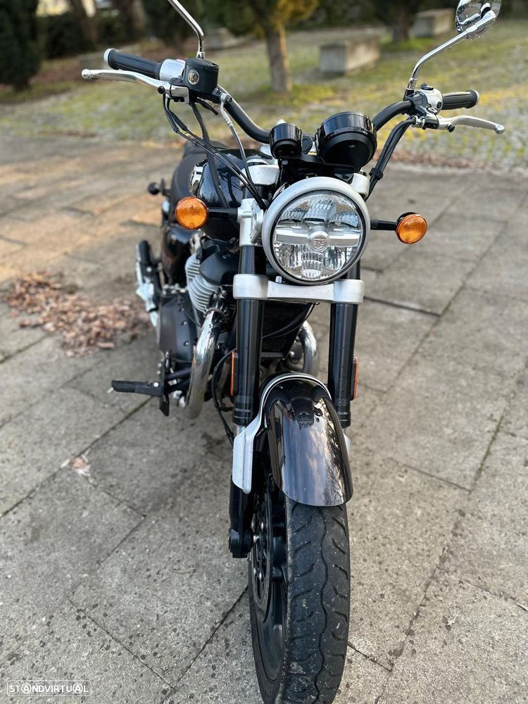 Royal Enfield Super Meteor 650 - 6