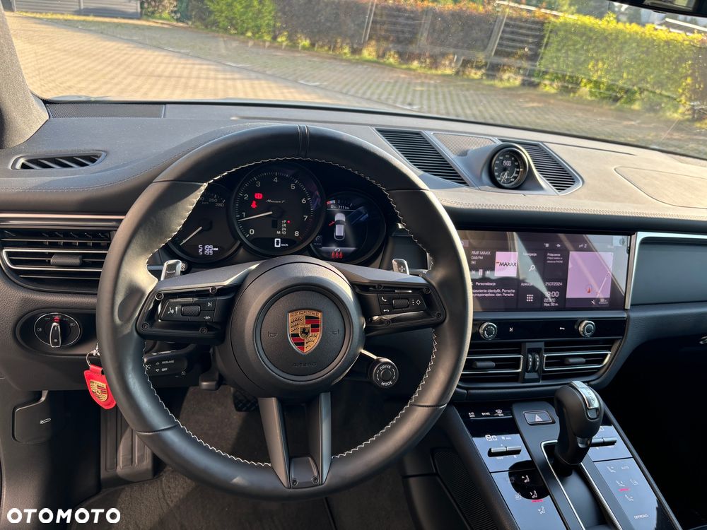 Porsche Macan T - 16